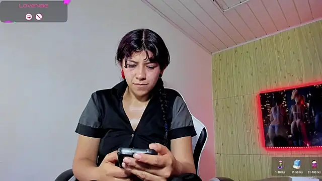 Raven_Rouge_'s cam snapshot