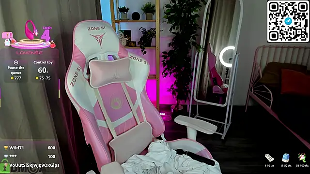 Aly_Alyc's cam snapshot