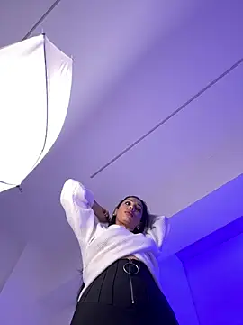 Bella_Vixen_'s cam snapshot