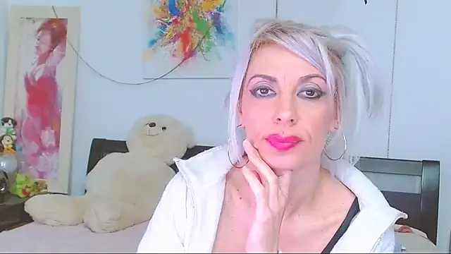 HoneyLara's cam snapshot