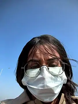 DominantDesiree live sex cam