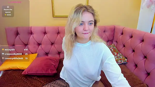 KatieBlossom_'s cam snapshot