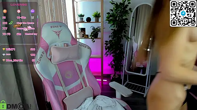 Aly_Alyc's cam snapshot