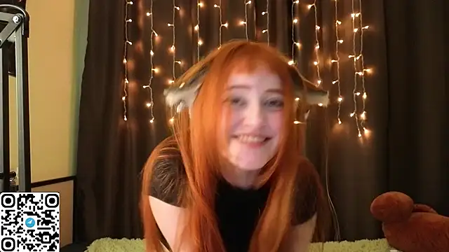 LittleFoxHole's cam snapshot