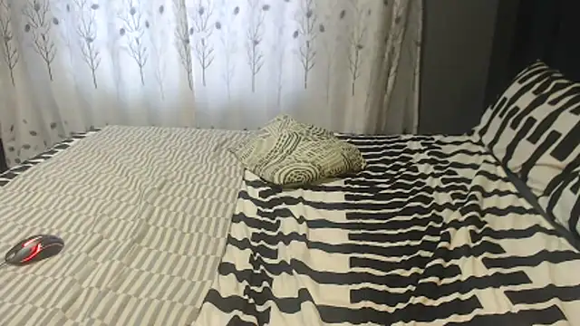 SEXYHUGEASS21's cam snapshot