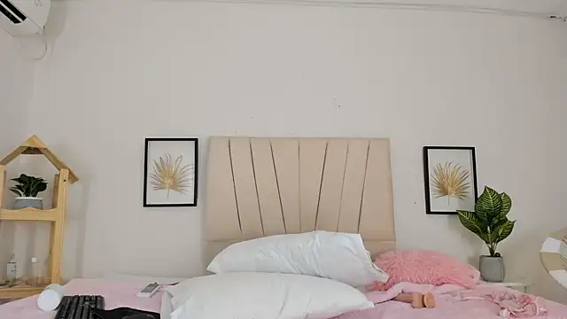 Nina_keller_'s cam snapshot