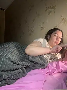 Naughtbaby_2025's cam snapshot