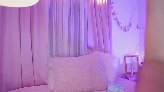 Meggie_'s cam snapshot