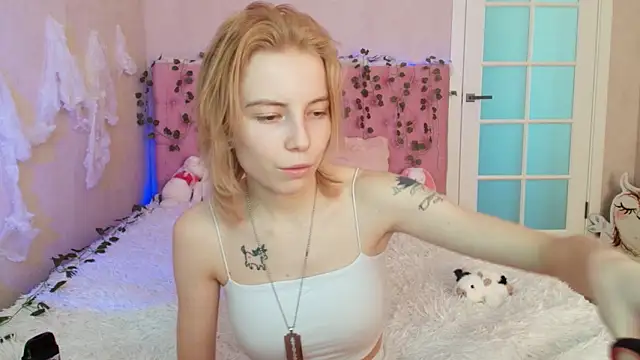 Pink_Lila18's cam snapshot