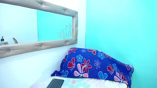 nicol_grey's cam snapshot