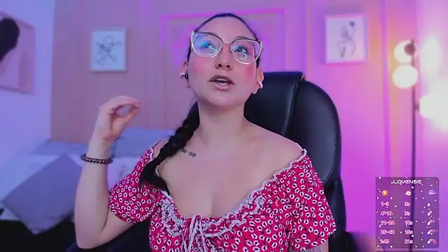 lucy_neil's cam snapshot