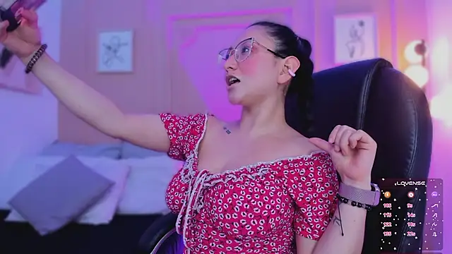 lucy_neil's cam snapshot