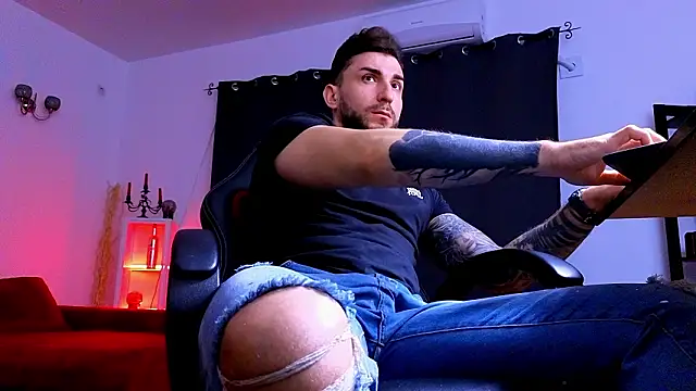 MightyAaron66's cam snapshot