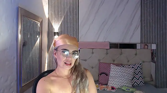 ashley__tylor's cam snapshot