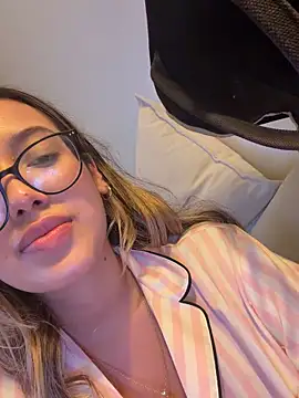 saliha_pinky_'s cam snapshot