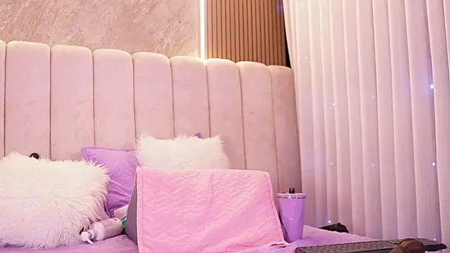 emyli_sw_'s cam snapshot