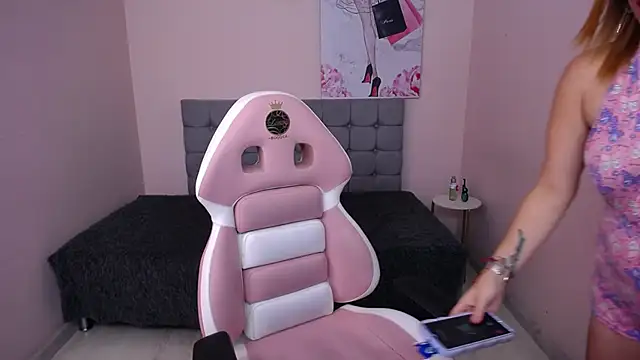 Pamela_moo's cam snapshot