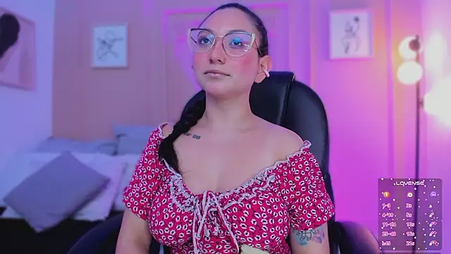 lucy_neil's cam snapshot