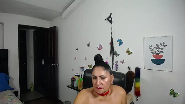 mature_bigboobs10's cam snapshot