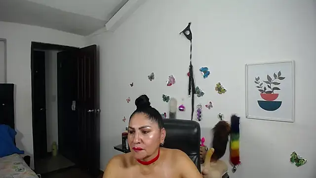 mature_bigboobs10's cam snapshot