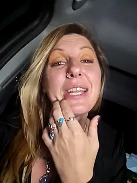 SheIsSomething's cam snapshot