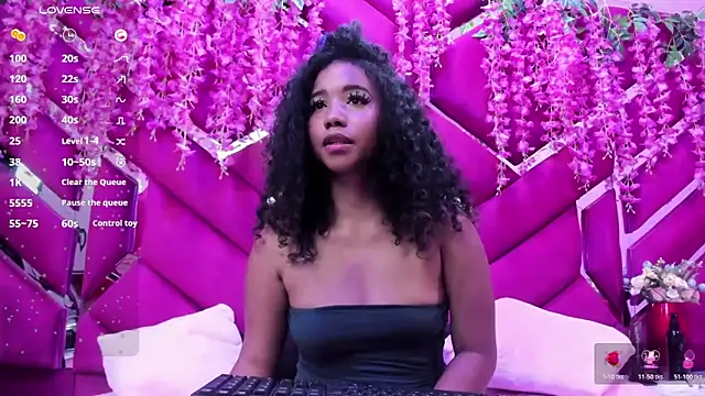 Lunaa_Brunettee's cam snapshot