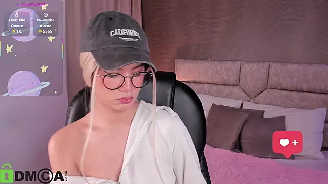 Arinextdoor's cam snapshot