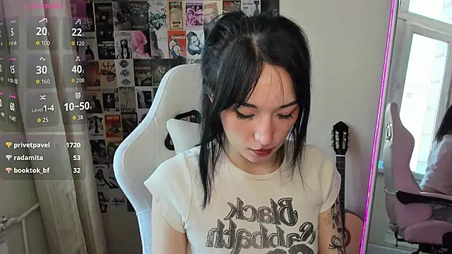 AliceeinWonderlanddd's cam snapshot