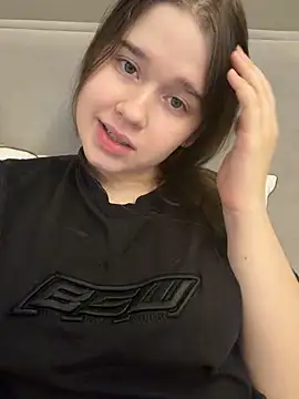 HornyGirlH live sex cam