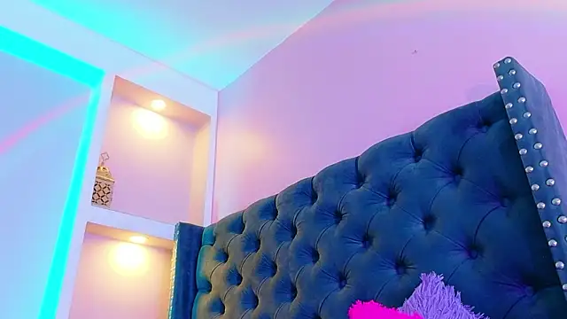 CamiEstrada live sex cam