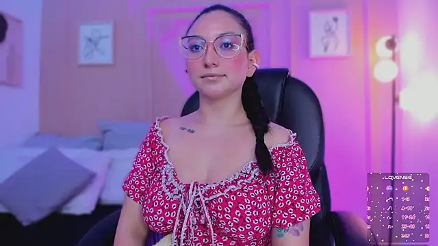 lucy_neil's cam snapshot