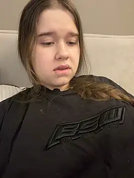 HornyGirlH live sex cam