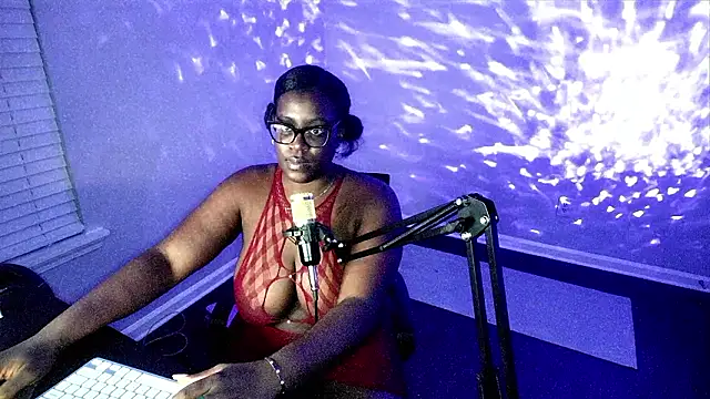 lovelyenigma365's cam snapshot