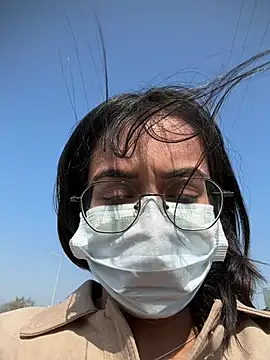 DominantDesiree live sex cam