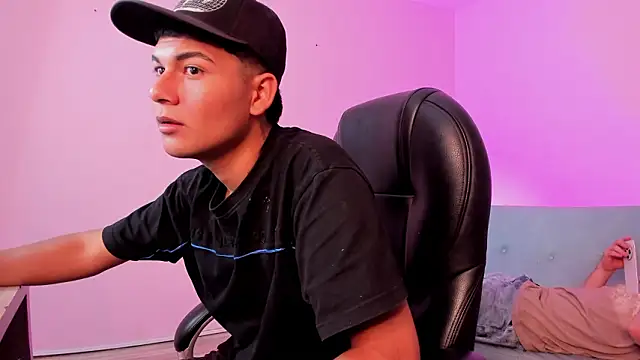 Handsomeboyss19 live sex cam