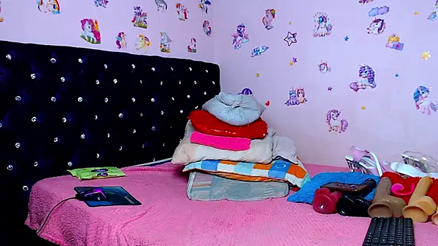 ShantalTsFox's cam snapshot