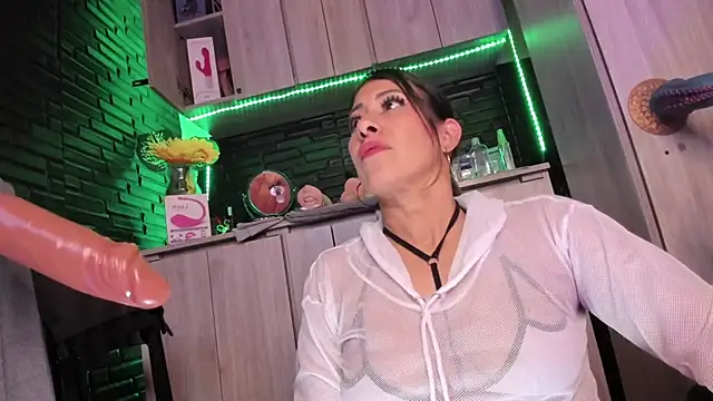 LaureenHills's cam snapshot