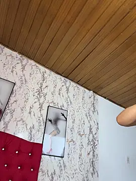 Larissa_Antonella's cam snapshot