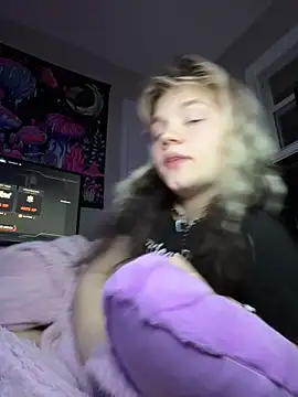 Cutiepiespanks's cam snapshot