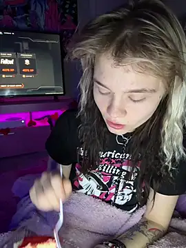 Cutiepiespanks's cam snapshot