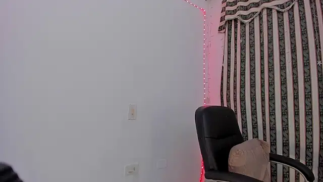 roselyn_caprice's cam snapshot