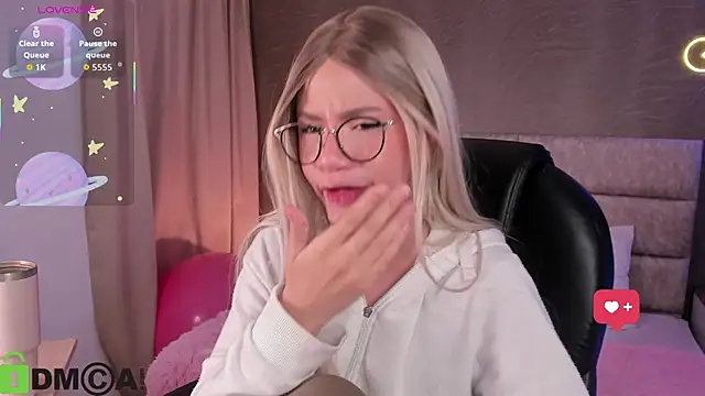 Arinextdoor's cam snapshot