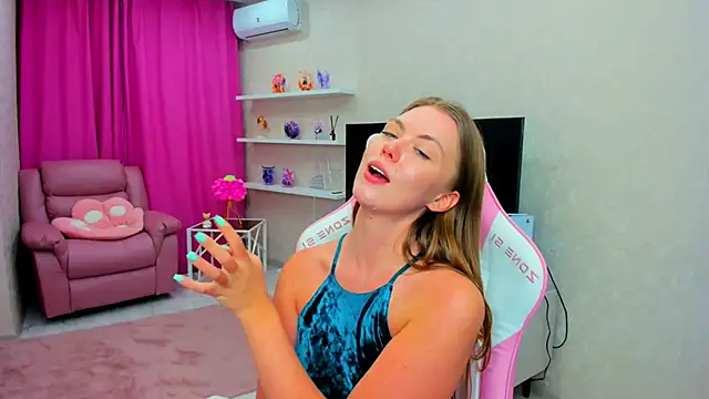 Strawberrye's cam snapshot