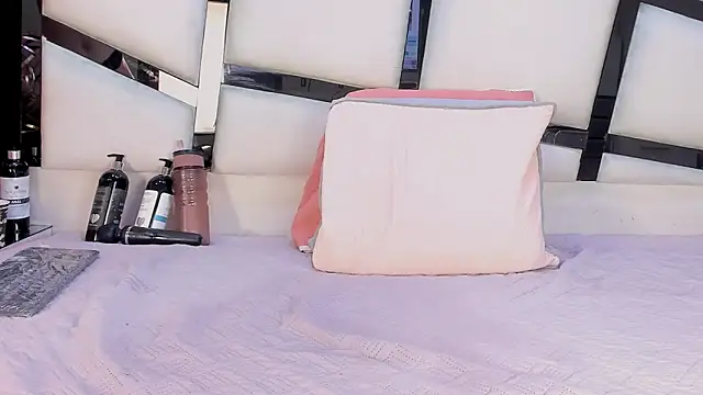 ElizabethAdams_'s cam snapshot