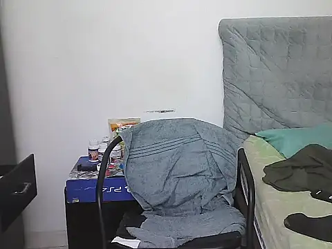 AlphaLatinoBear's cam snapshot