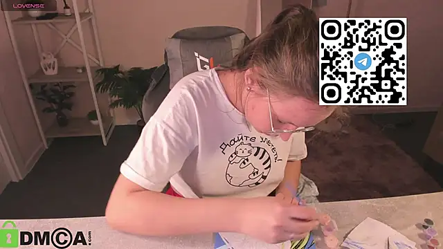 Nuura_Moore's cam snapshot