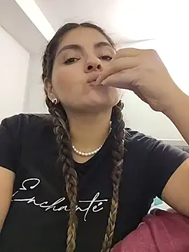 RosaliaVicky's cam snapshot