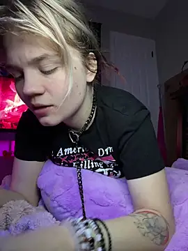 Cutiepiespanks's cam snapshot