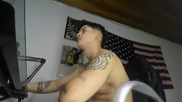 charlie_hotxxx's cam snapshot