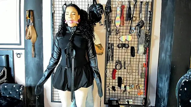 Twisted_Fantasy's cam snapshot